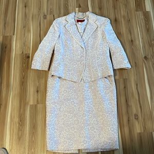 Les Copains size 48 (12/14) purple flower silk skirt suit